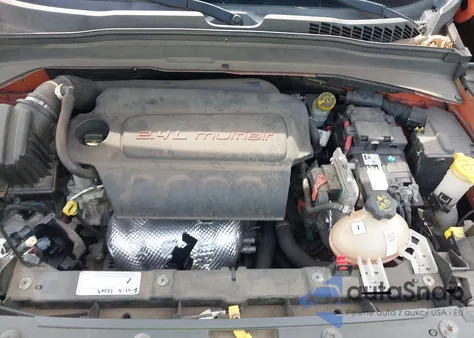 2015 Jeep Renegade Latitude z USA, uszkodzony, nr VIN ZACCJBBT3FPB79361